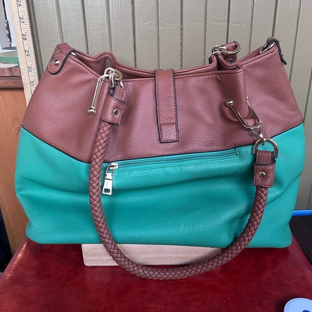 Black Rivet Color-block Green / Tan Faux Leather Bucket Shoulder Bag - Picture 4 of 13